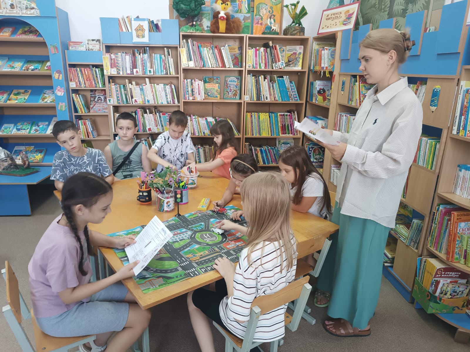 ajnj_2_05.08.2025_Обзор-игра_Светофор_мы_изучаем_по_страницам_книг_гуляем.jpg