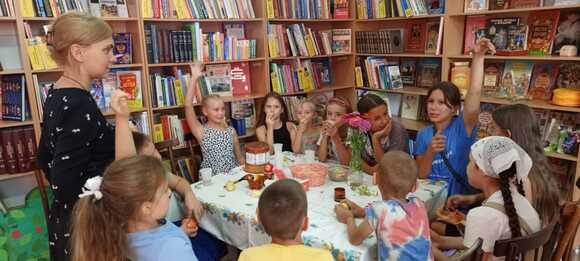 Фото5._13.08_13.08.2025_Час_народных_традиций_Три_спаса__три_запаса.jpg