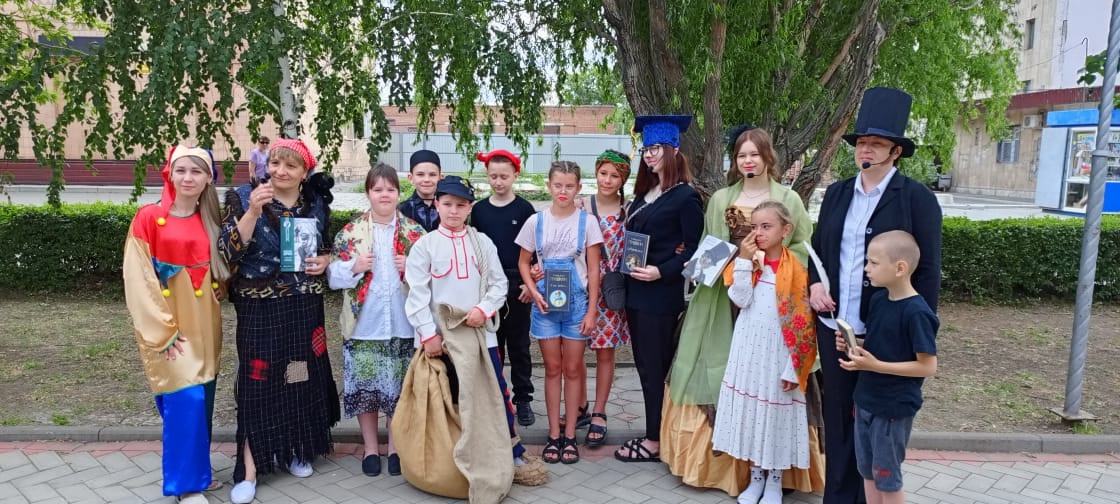 Фото_1_06.06.25_Театральная_зарисовка_Про_чертей_и_оброк_-сказок_Пушкина_клубок.jpg