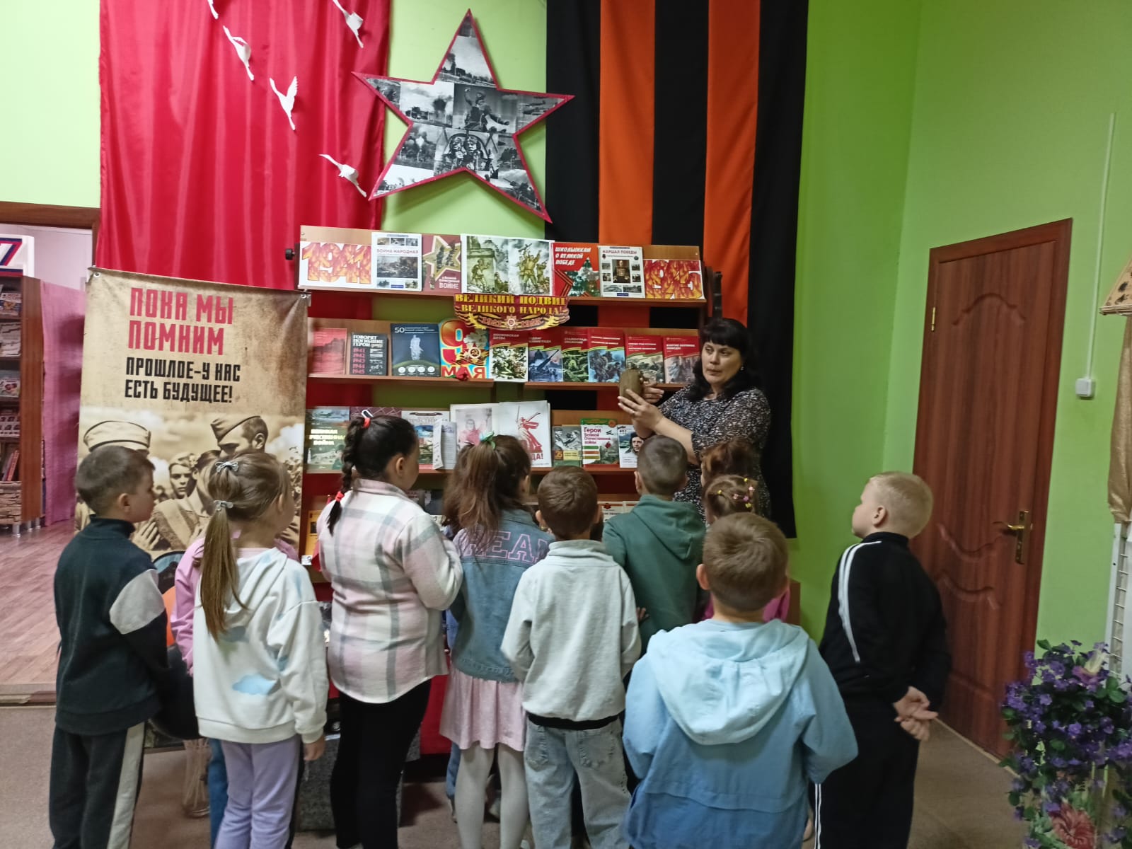Фото_1_21.05.2025_Экскурсия_Мы_прославляем_книжкин_дом.jpg
