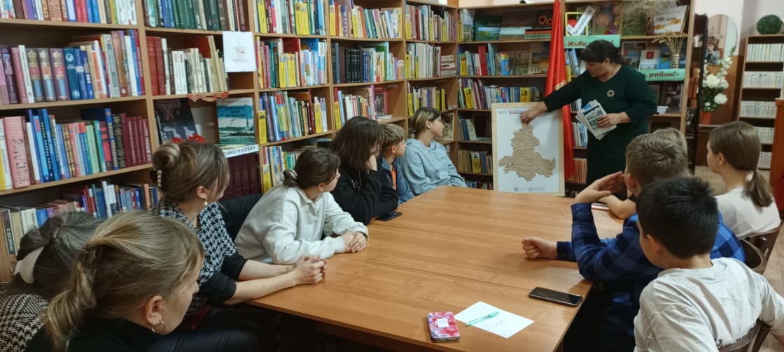 Фото 3. 11.11.2024 Час краеведения Тропинками родного края. ДБ