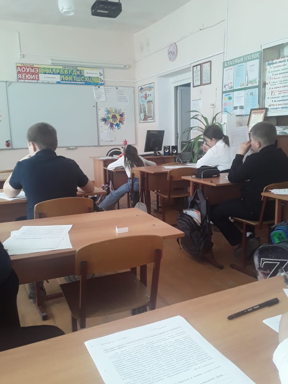 Фото. 18.04.2024 Беседа Крым и Россия общая судьба в Верхнесеребряковском отделе