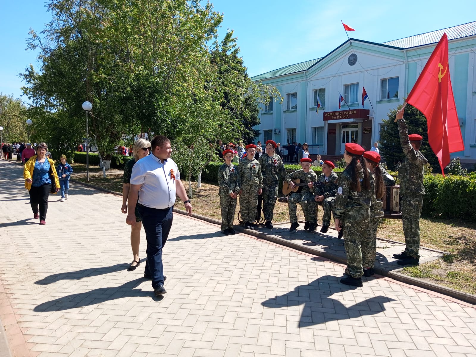 Фото 6. 09.05.2024 Уличная акция Песни военных лет. ДБ