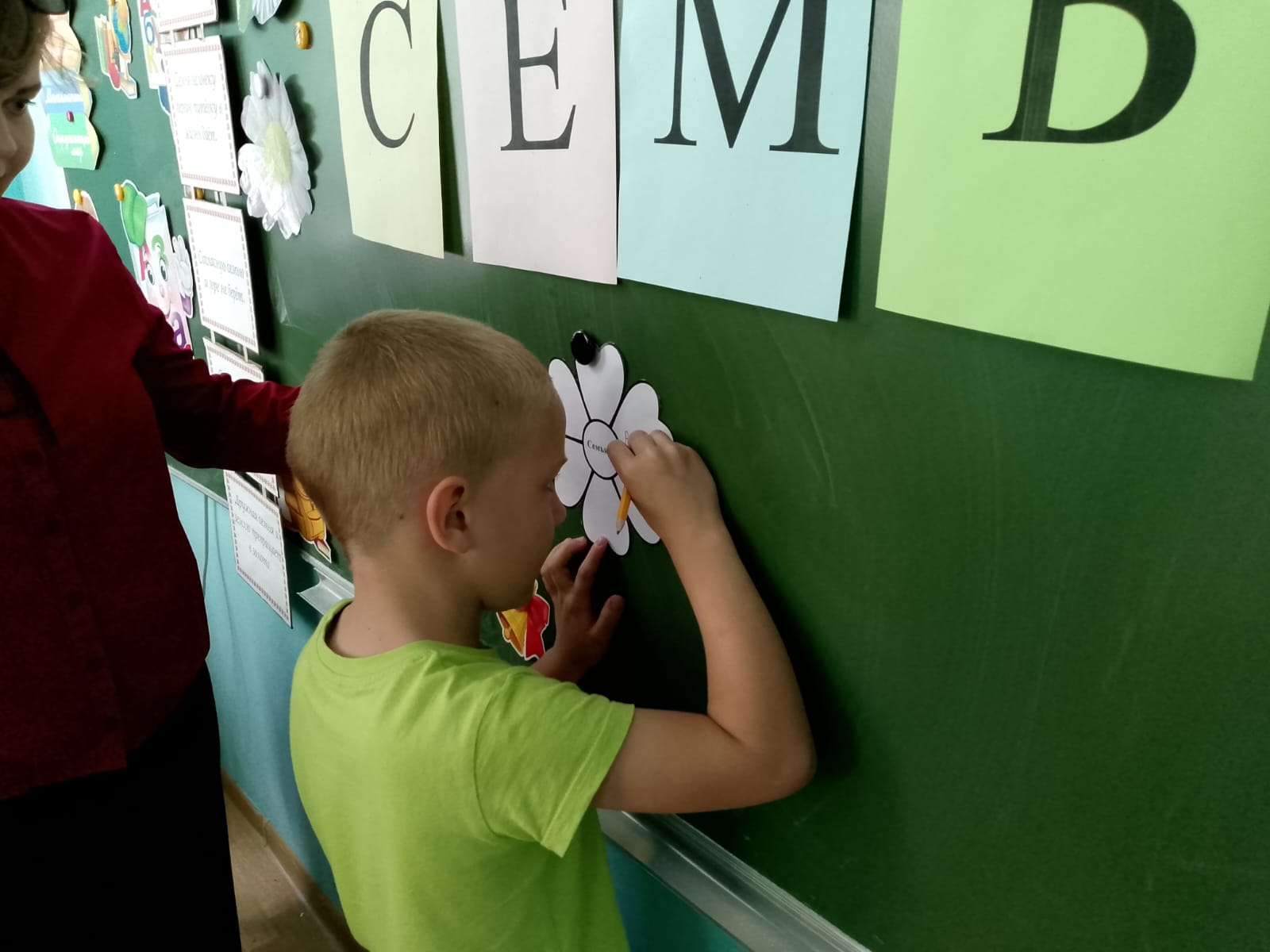 Фото 6. 15.05.2024 Литературная игра конкурс Папа мама я книжкины друзья. ДБ