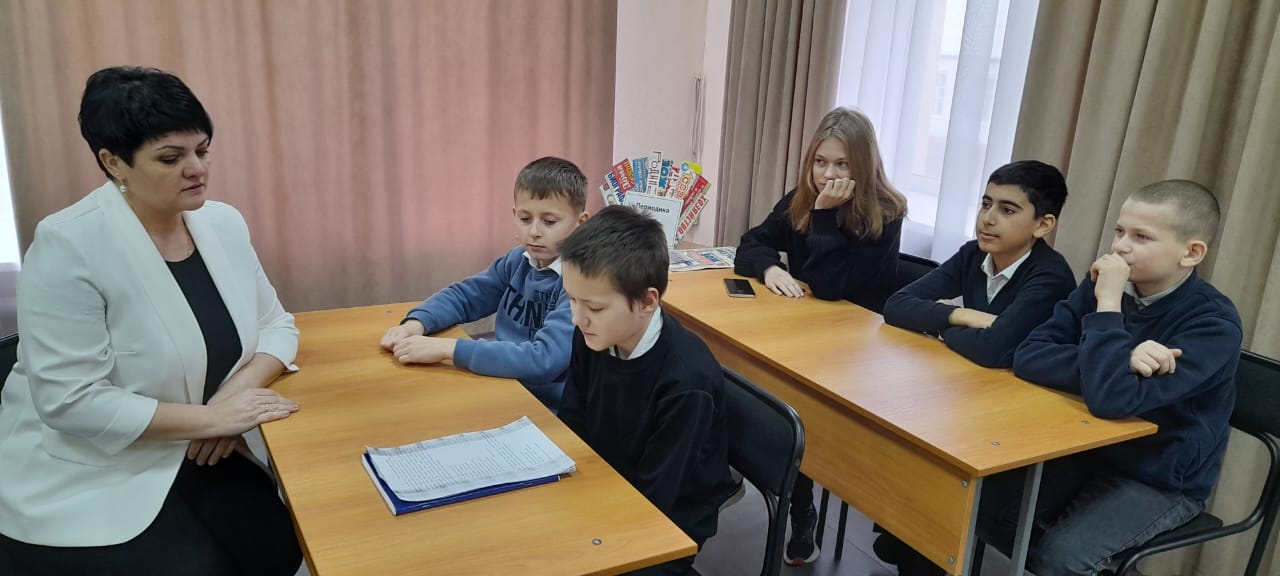 Фото 3 10.02.2025 Патриотический час 4 строчки о войне в Верхоломовском отделе