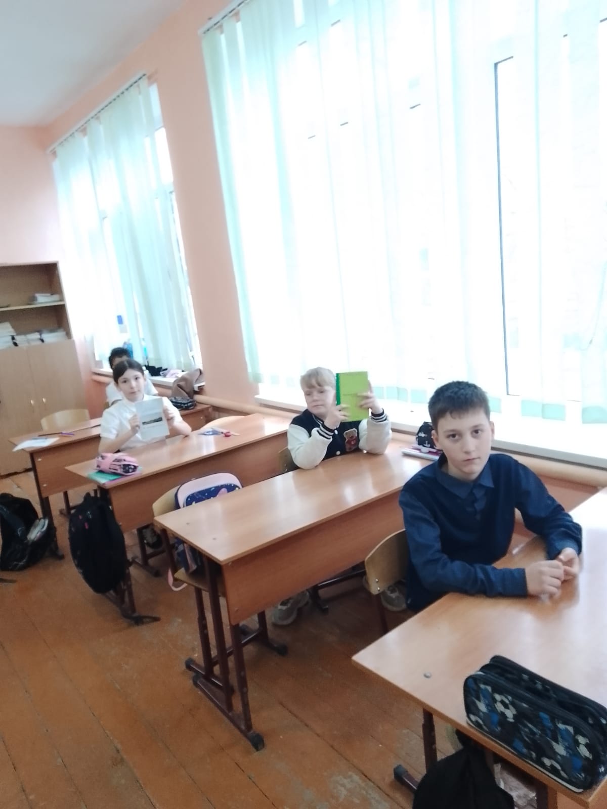 Фото 2 18.03.2025 Краеведческий час Про отчий дом спроси у книг в Верхнесеребряковском отделе