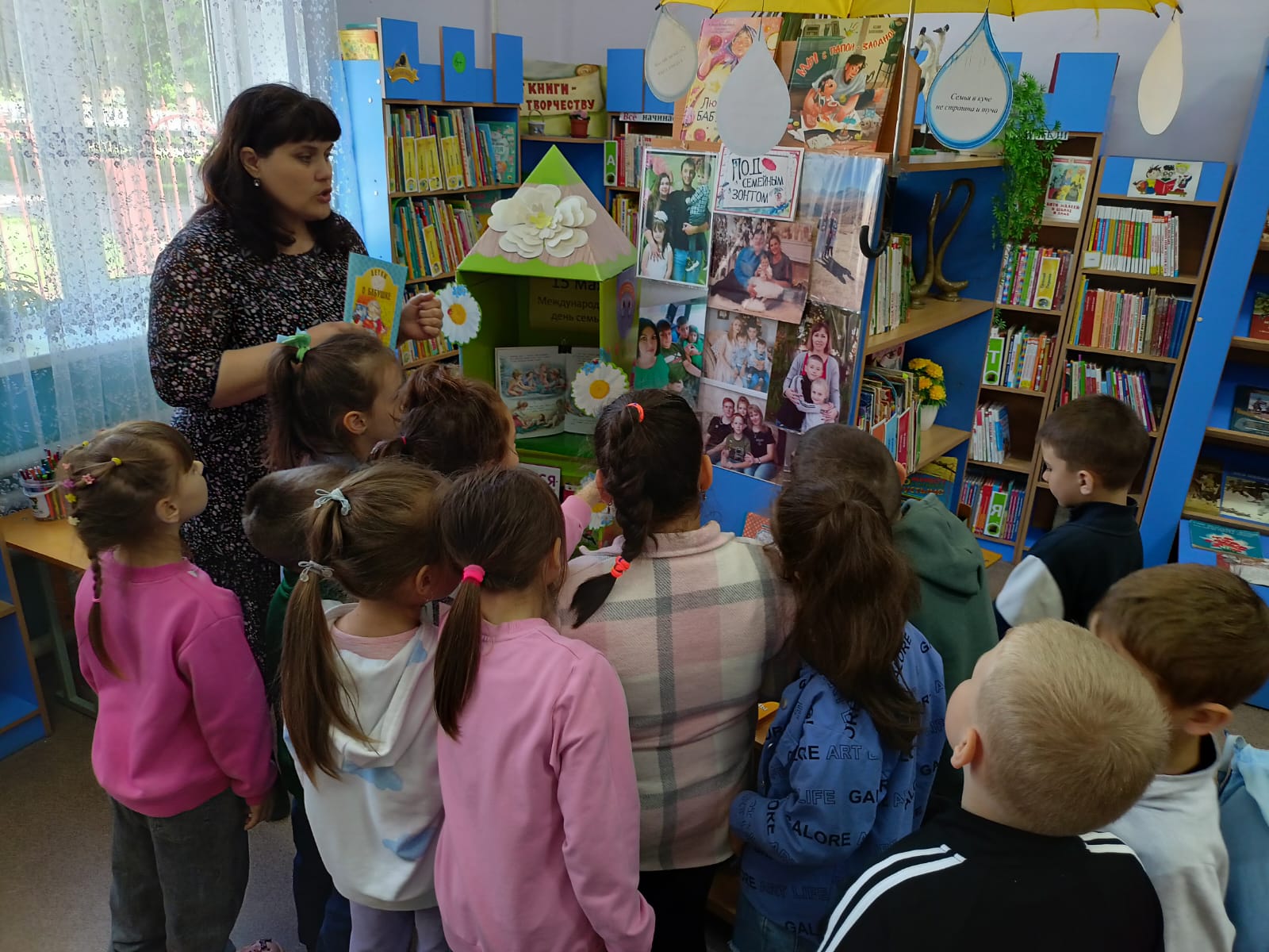 Фото_2_21.05.2025_Экскурсия_Мы_прославляем_книжкин_дом.jpg