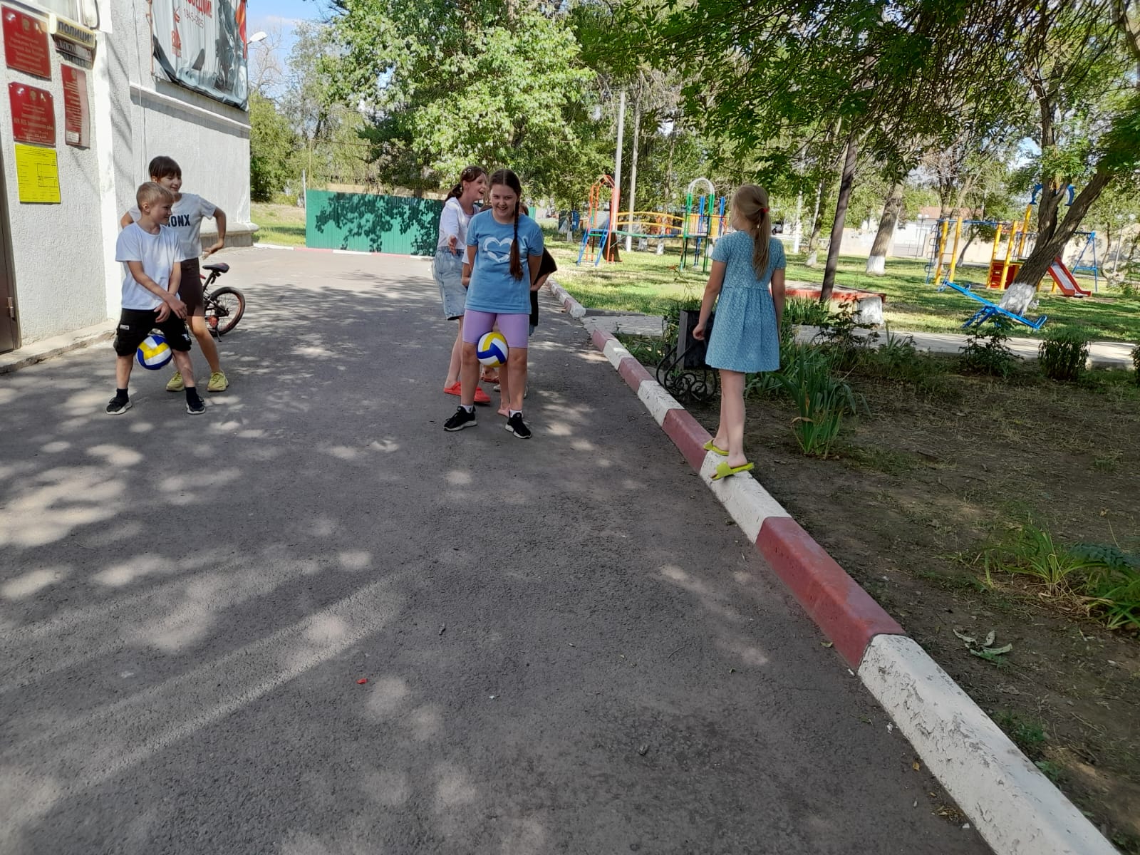 Фото_3_15.07.2025_Игровая_программа_В_дружбе__сила_в_Зимовниковском_отделе.jpg