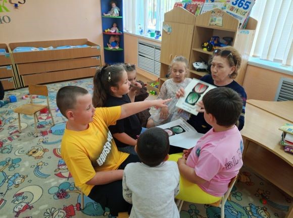 Фото_4_26.05.2025_Познавательный_час_Улица_полна_неожиданностей_в_Красночабанском_отделе.jpg