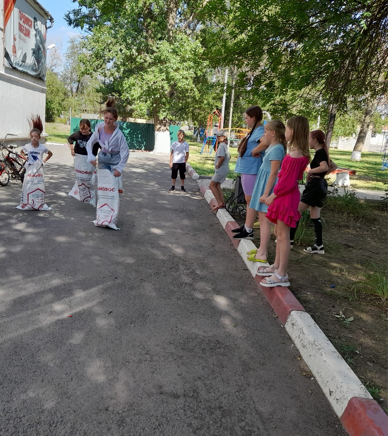 Фото_5_15.07.2025_Игровая_программа_В_дружбе__сила_в_Зимовниковском_отделе.jpg