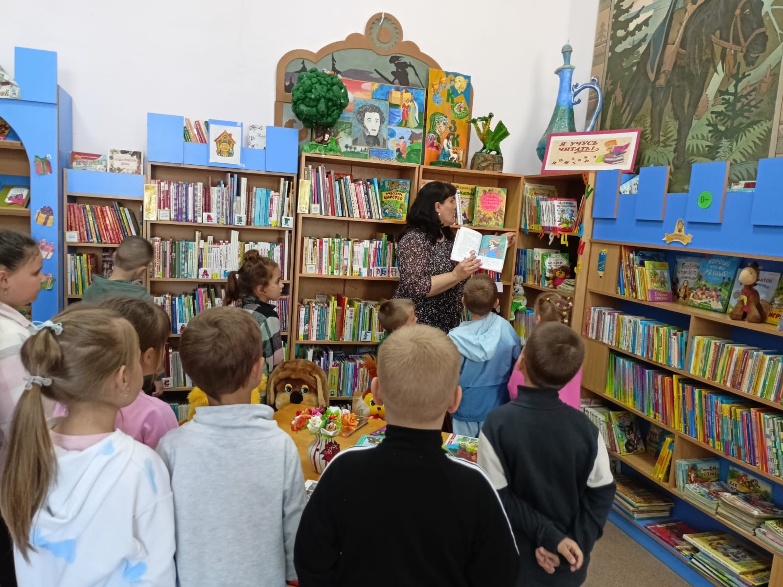 Фото_8_21.05.2025_Экскурсия_Мы_прославляем_книжкин_дом.jpg