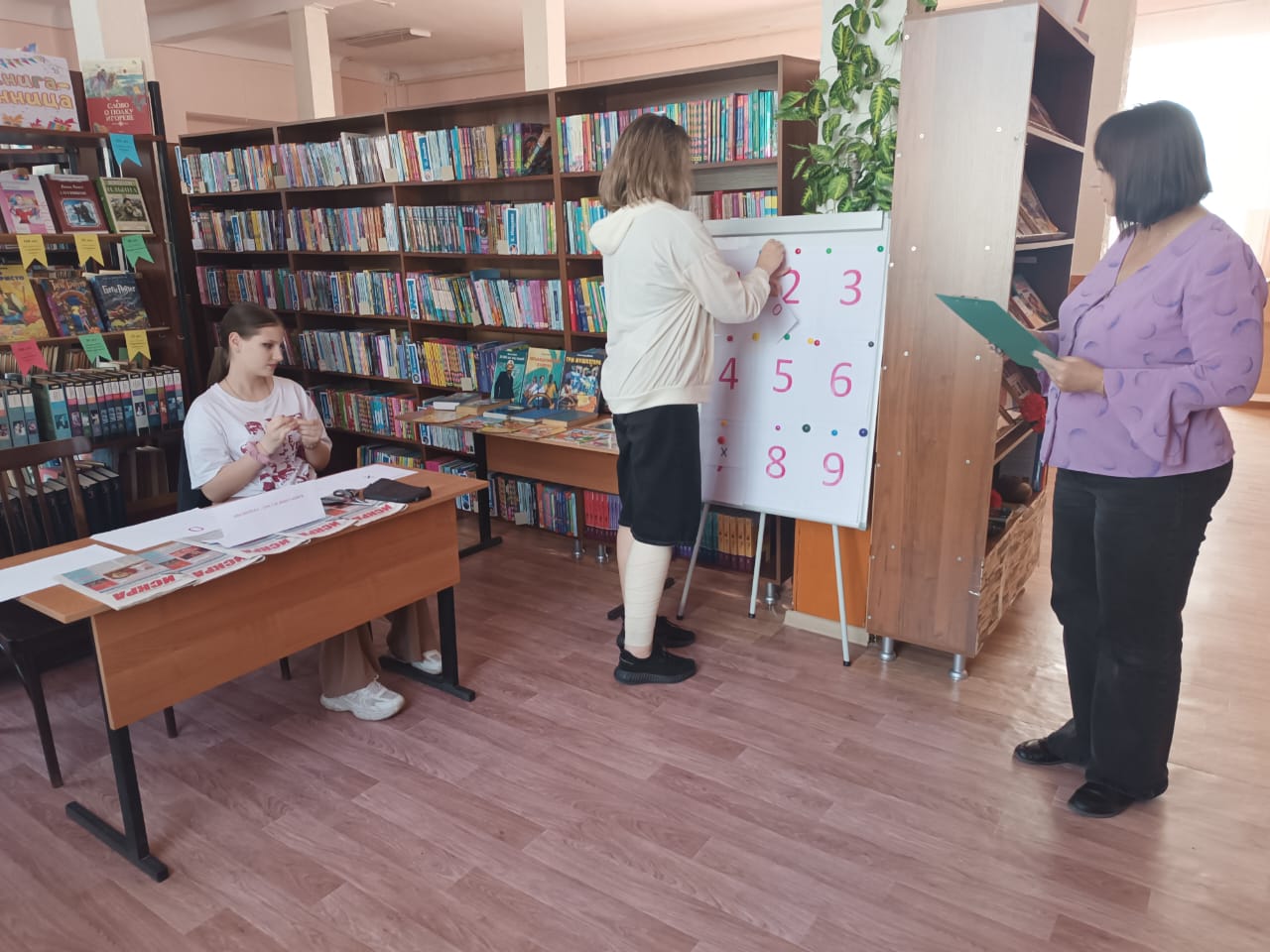 фото4_22.05.2025_познавательный_час_Библиотека-_дом_где_живут_книги.jpeg