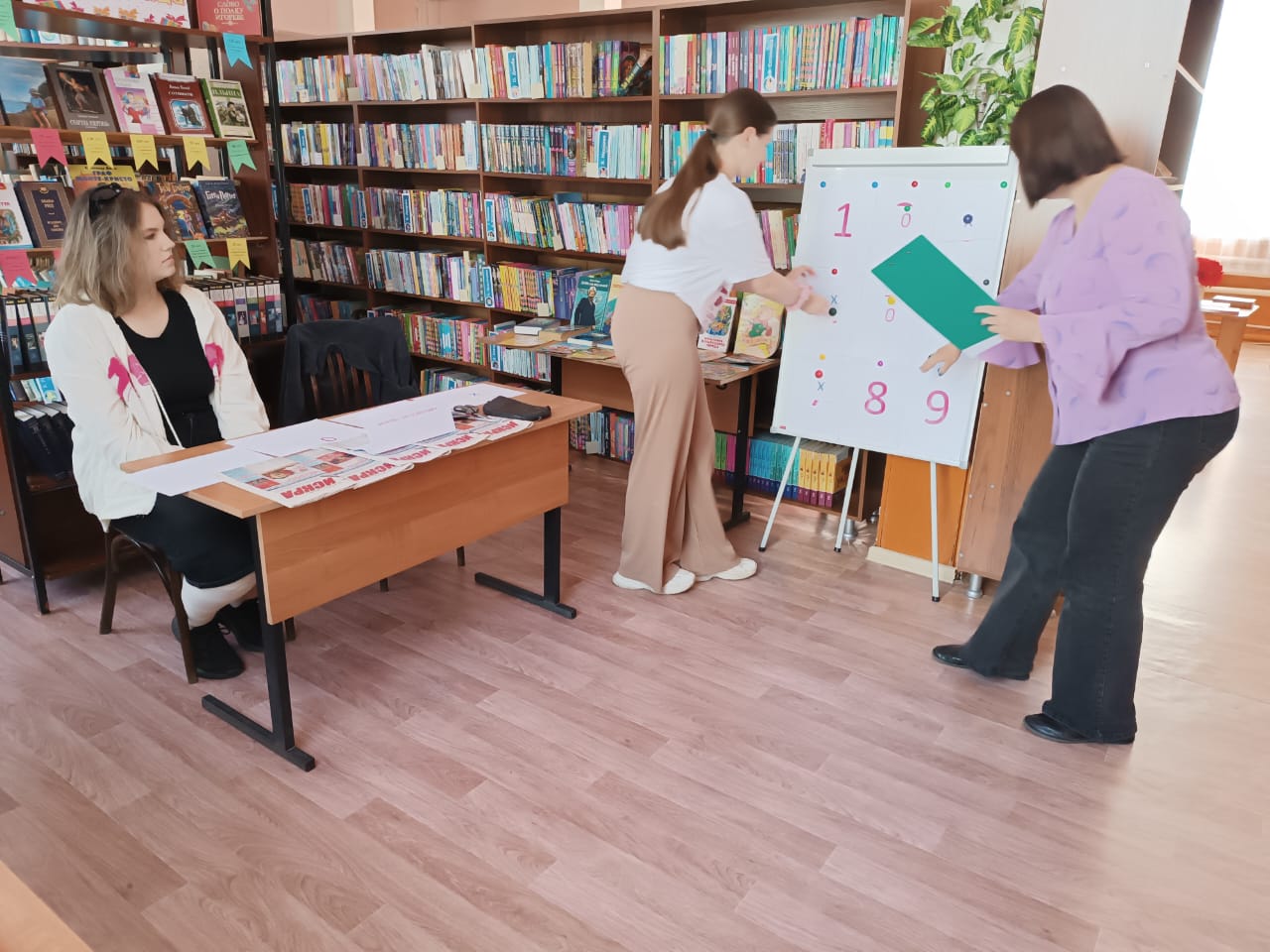 фото_1_22.05.2025_познавательный_час_Библиотека-_дом_где_живут_книги.jpeg